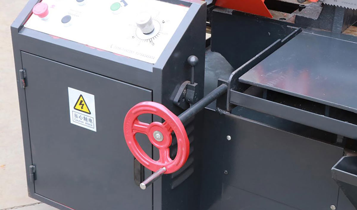 1734664714630137.jpg 帶鋸床